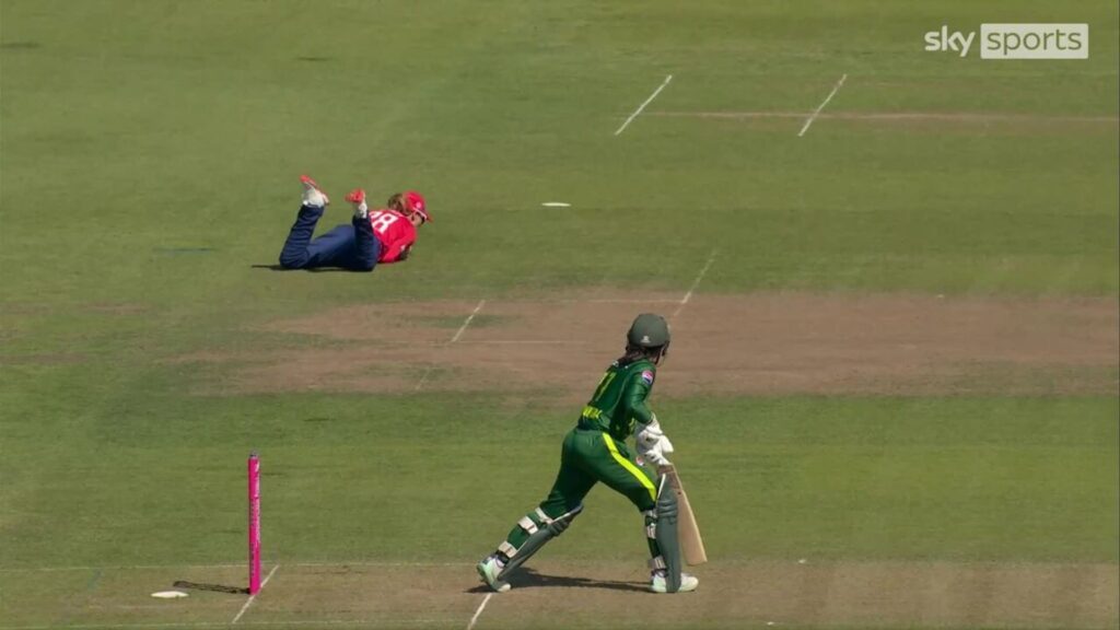 ‘Brilliant!’ | Wyatt stretches to take magnificent catch!