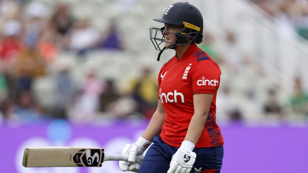 Women’s T20I LIVE! England fight back after early capitulation vs Pakistan