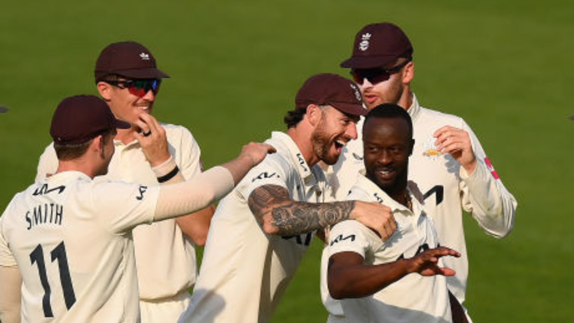 Surrey go clear at top with win over Warwickshire | Kent hold off Worcs