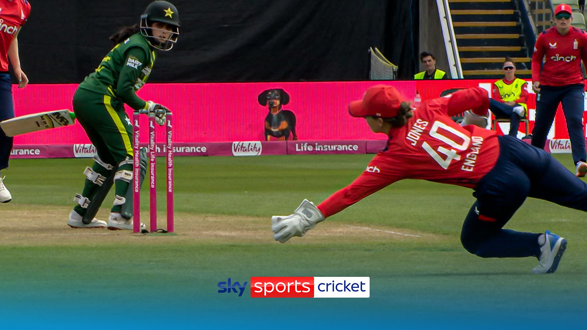 ‘She’s one of the best in the world’ | Amazing diving catch from Jones