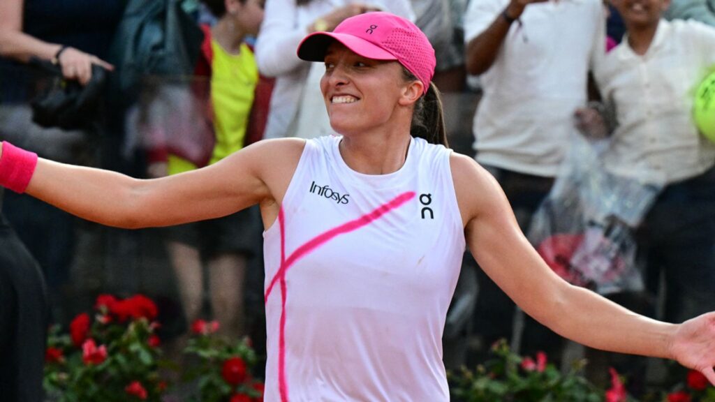 Swiatek dominates Sabalenka to clinch Italian Open title