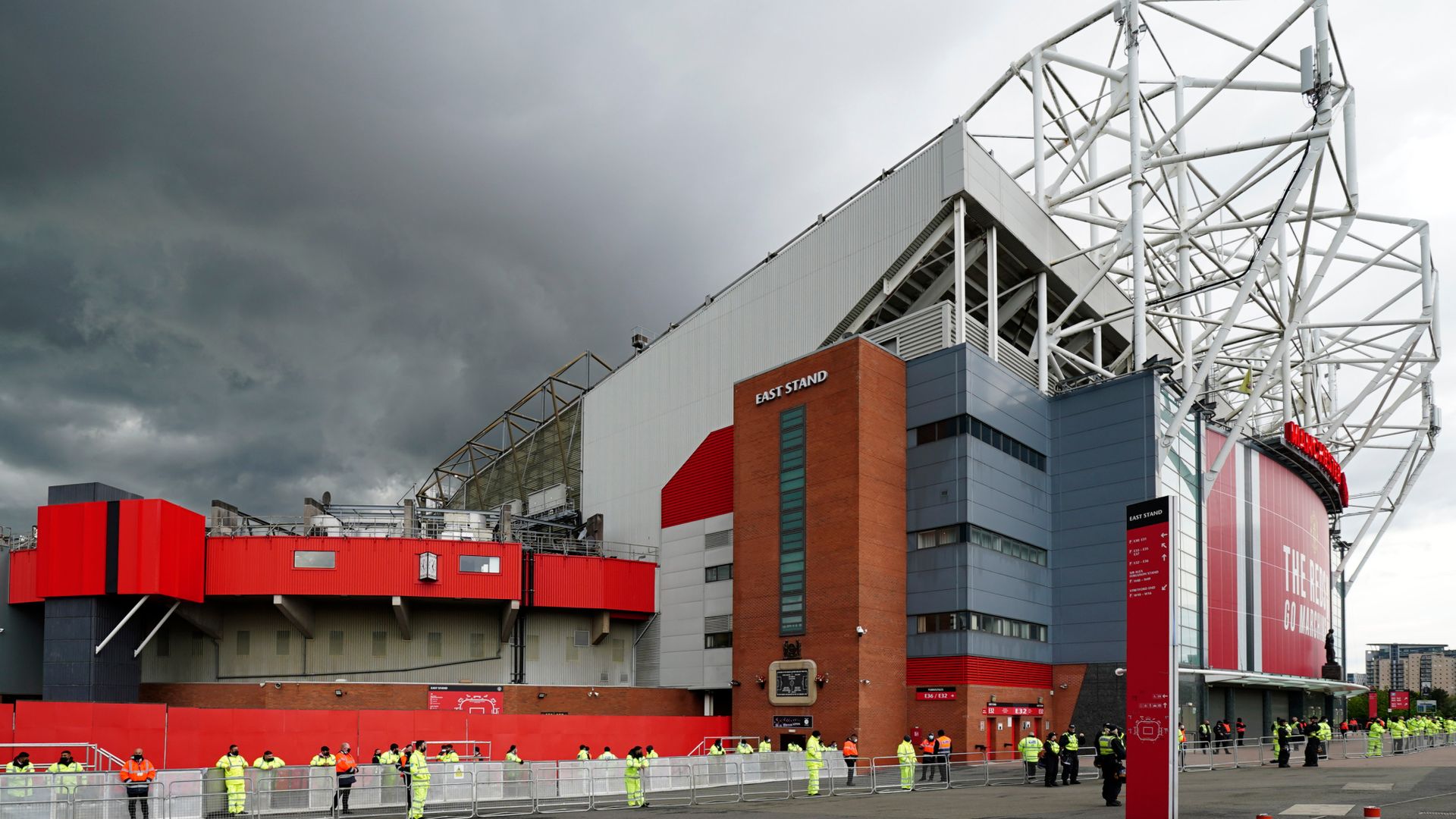 Man Utd set to make up to 250 staff redundant