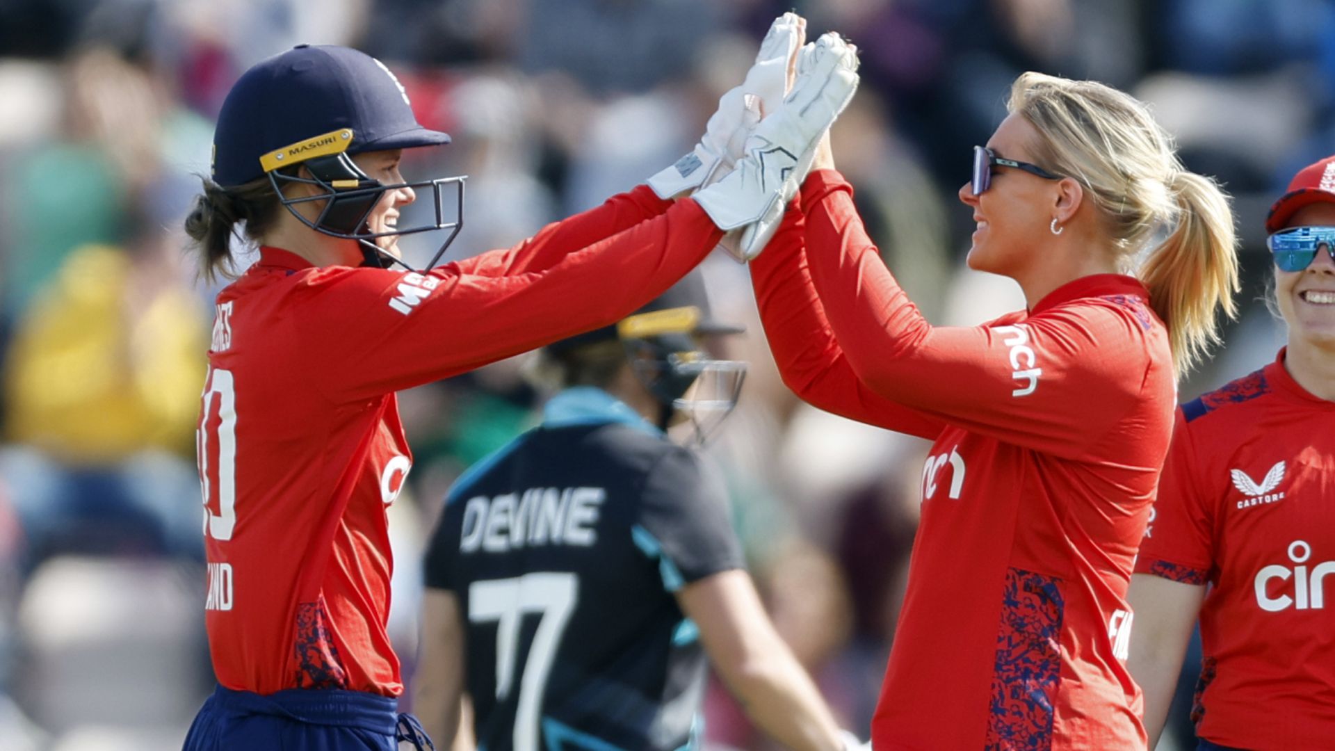 England spinners demolish New Zealand for 59-run T20I win