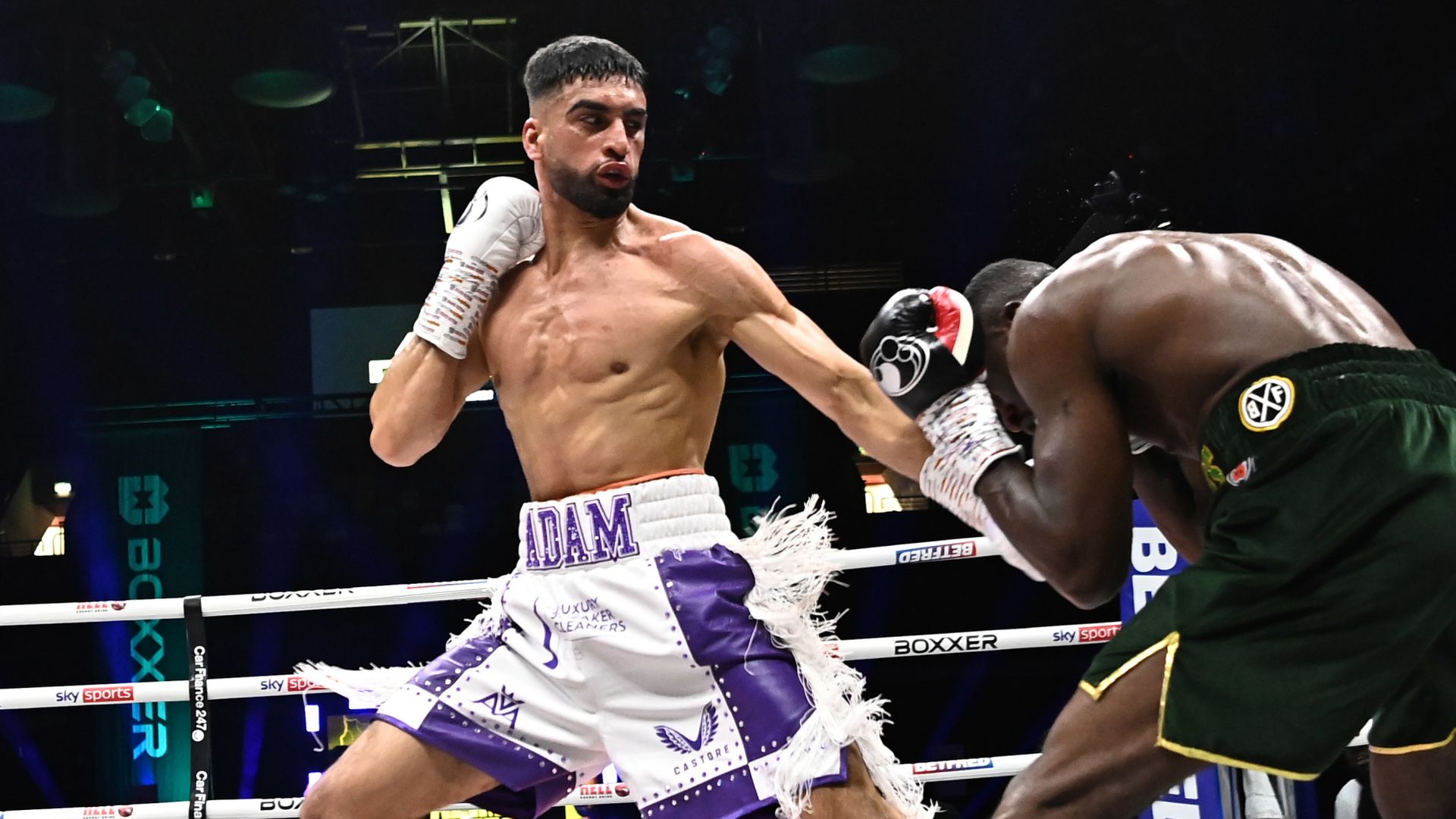 Azim delivers stunning finish to take out Davies