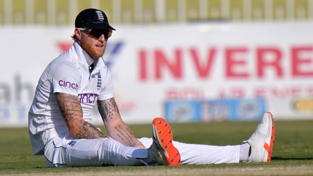 England staring at series defeat to Pakistan after late collapse