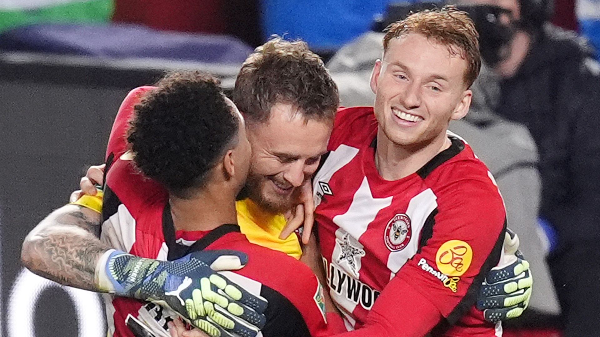 Brentford beat Sheff Wed on penalties to reach Carabao Cup last eight