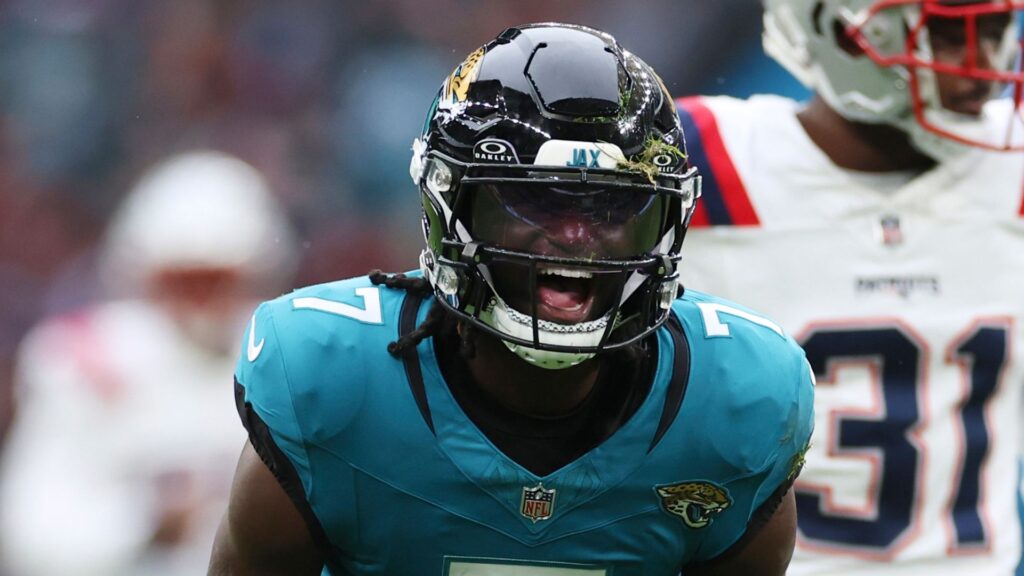 Jags storm past Patriots in front of record NFL London crowd