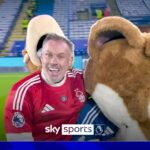 ‘He lost his head!’ | Carra ‘wrestles’ Filbert the Fox after tense mascot race!