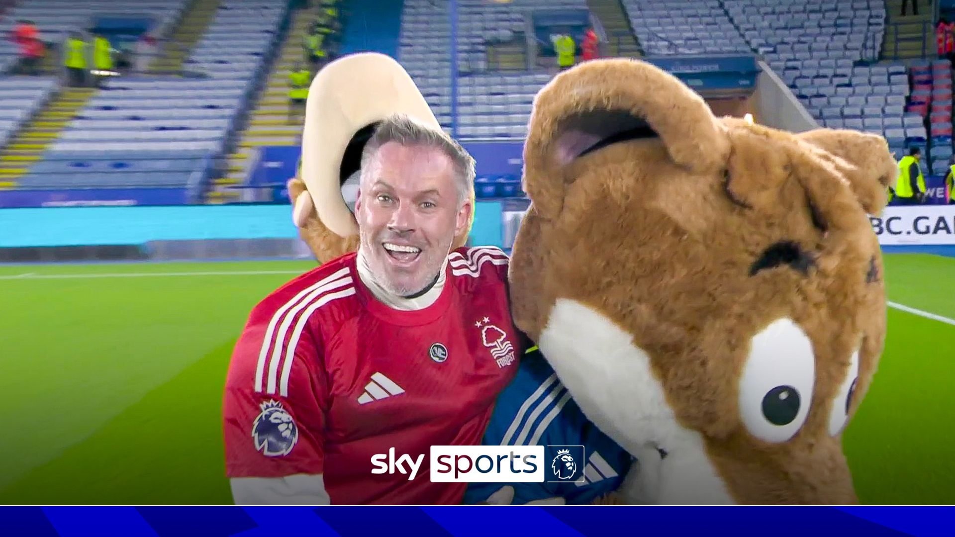 ‘He lost his head!’ | Carra ‘wrestles’ Filbert the Fox after tense mascot race!