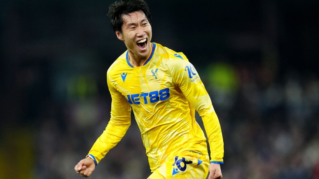 Kamada winner downs Villa to send Palace into last eight