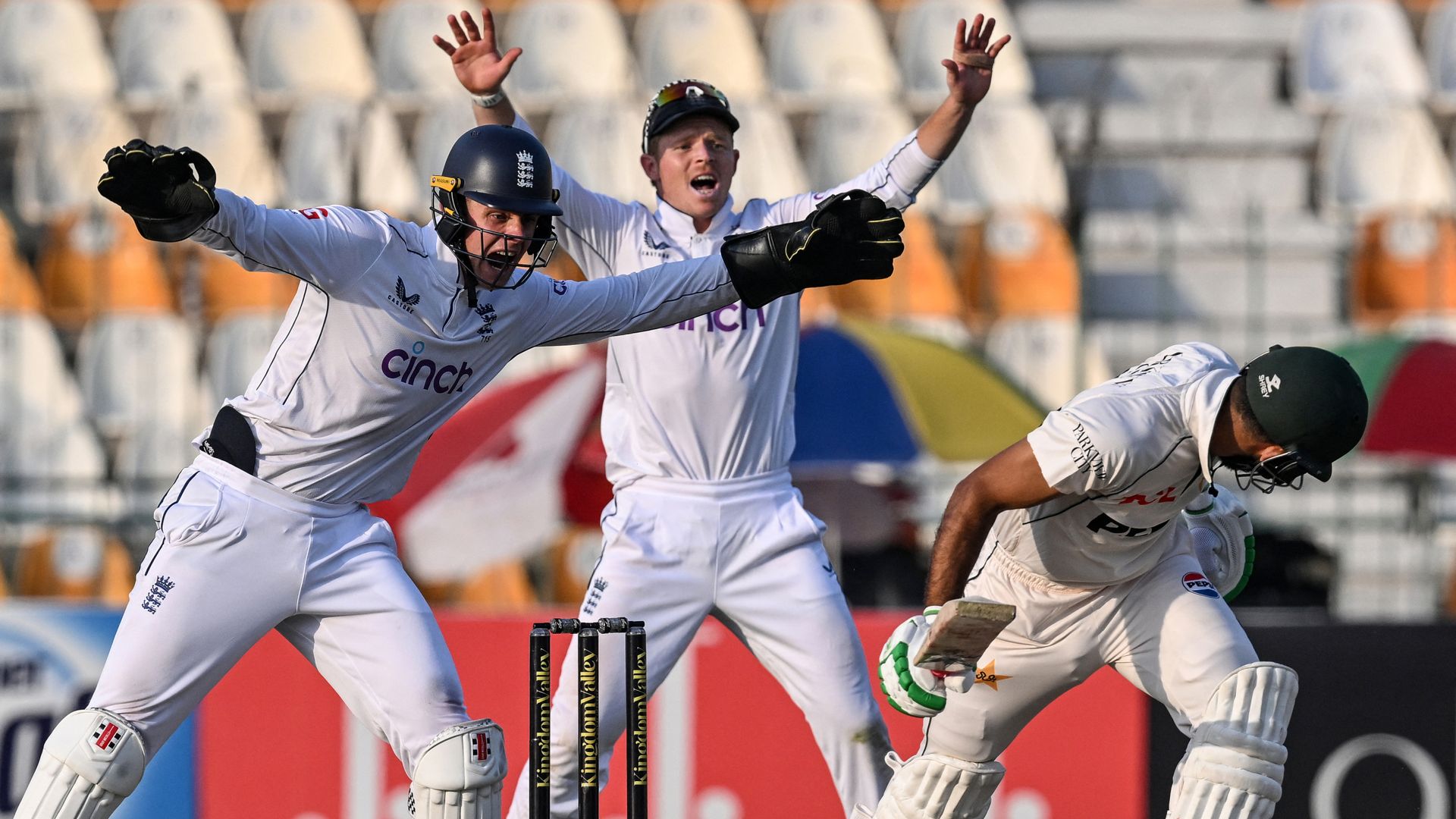 Hussain: England show ruthless side as Pakistan haunted by baggage