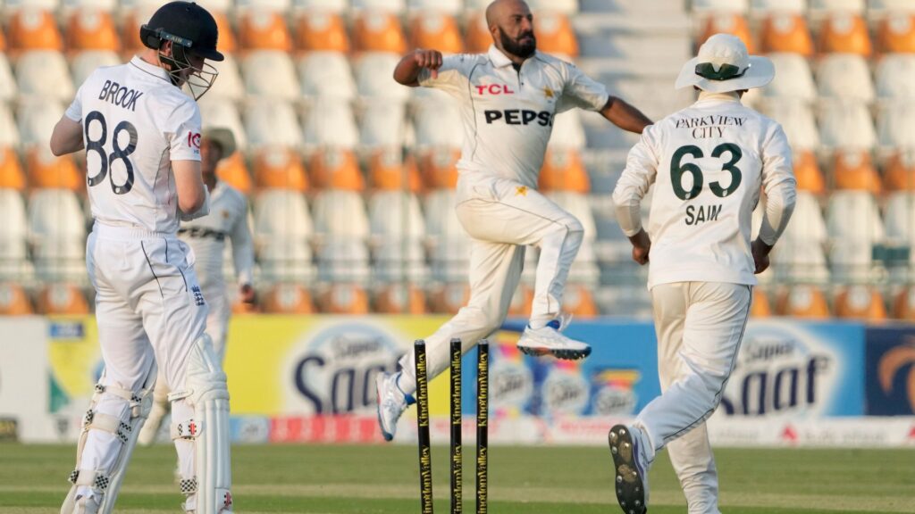 England collapse puts Pakistan on top, but for how long? | ‘They can crumble’