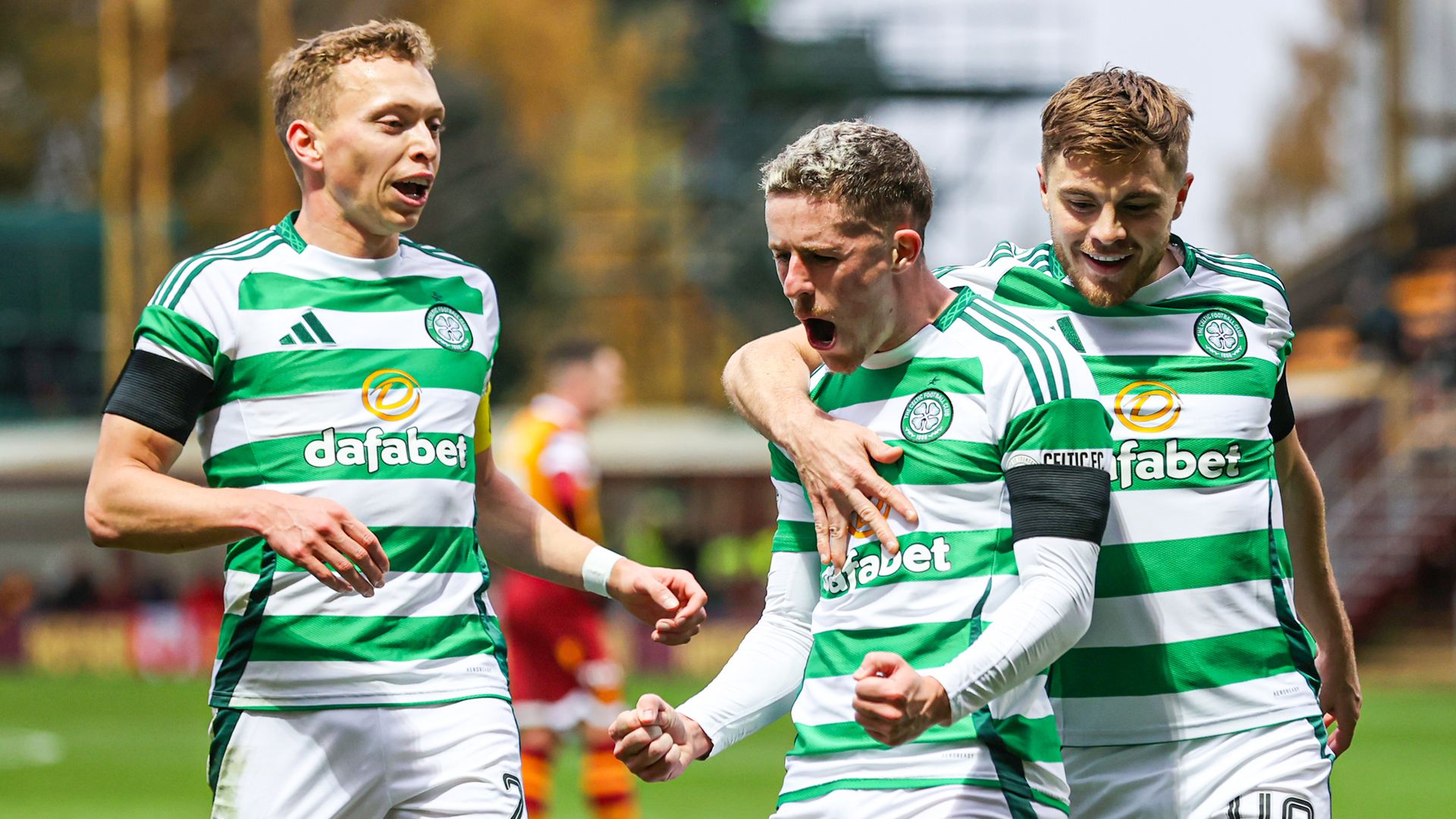 Celtic return top with convincing win at Motherwell