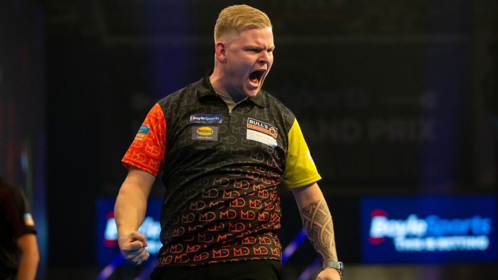 World Grand Prix Darts final: De Decker stuns Humphries to win title