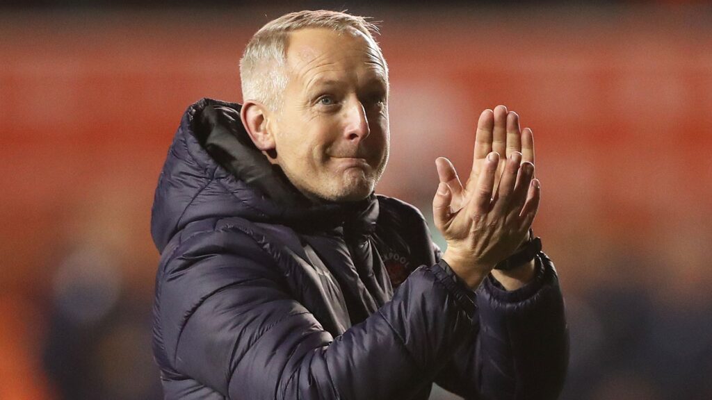 Hearts appoint Critchley as new head coach