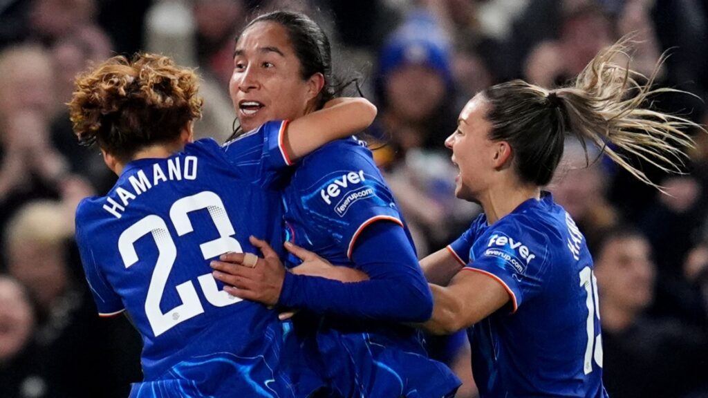 Chelsea beat title rivals Man City to go top of WSL