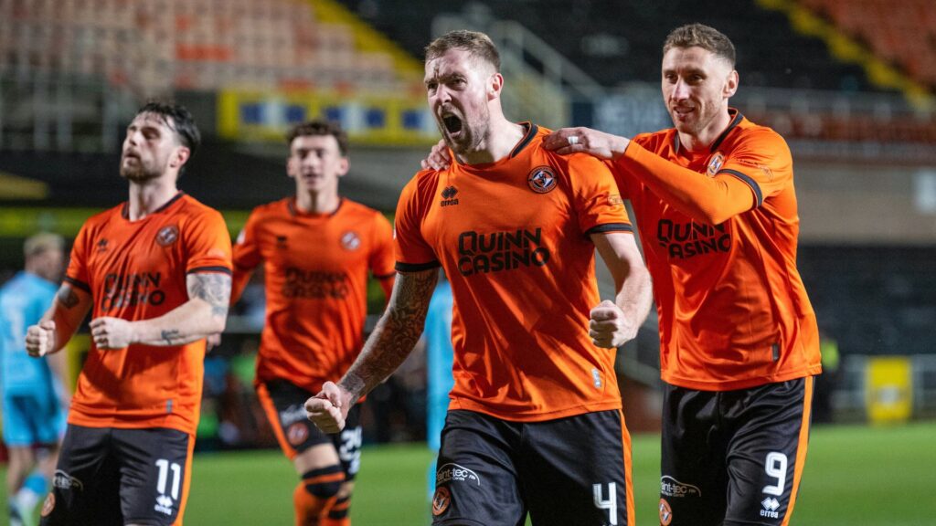 Late Dundee United double downs 10-player St Mirren