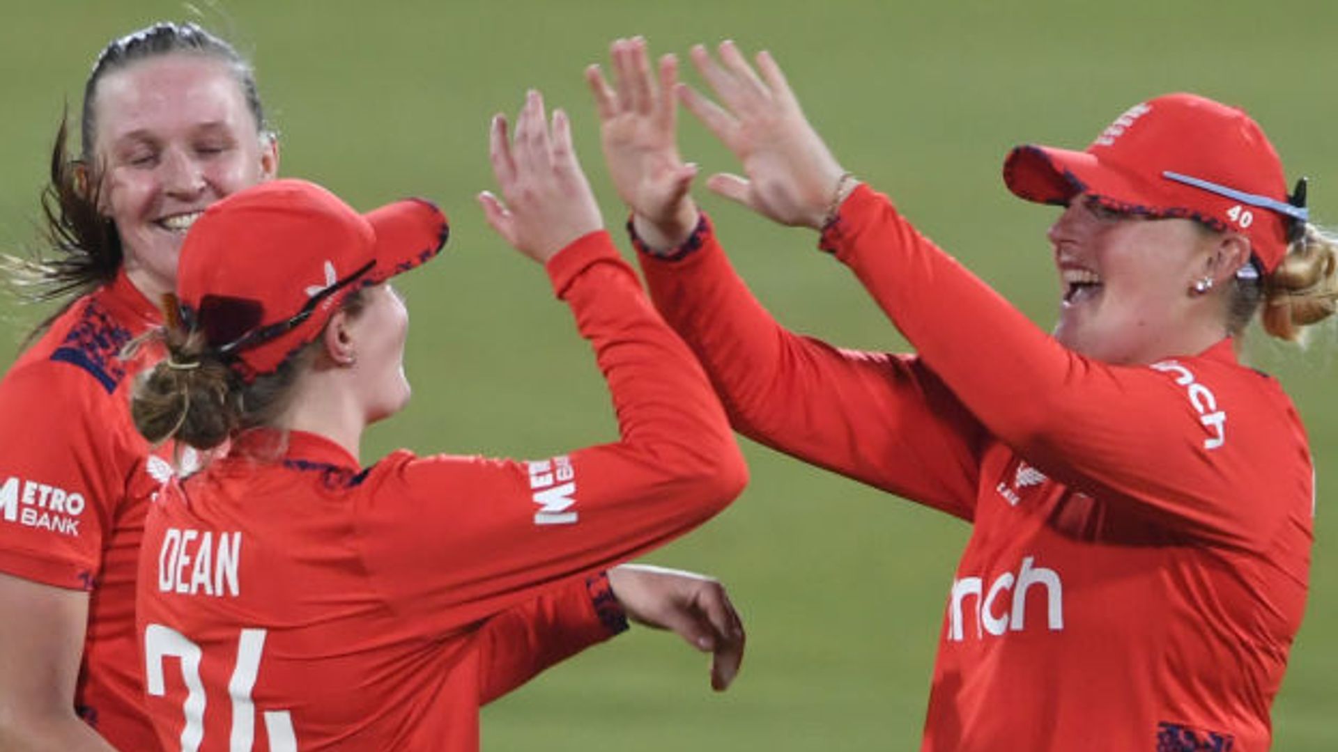 England complete emphatic T20 series sweep over South Africa