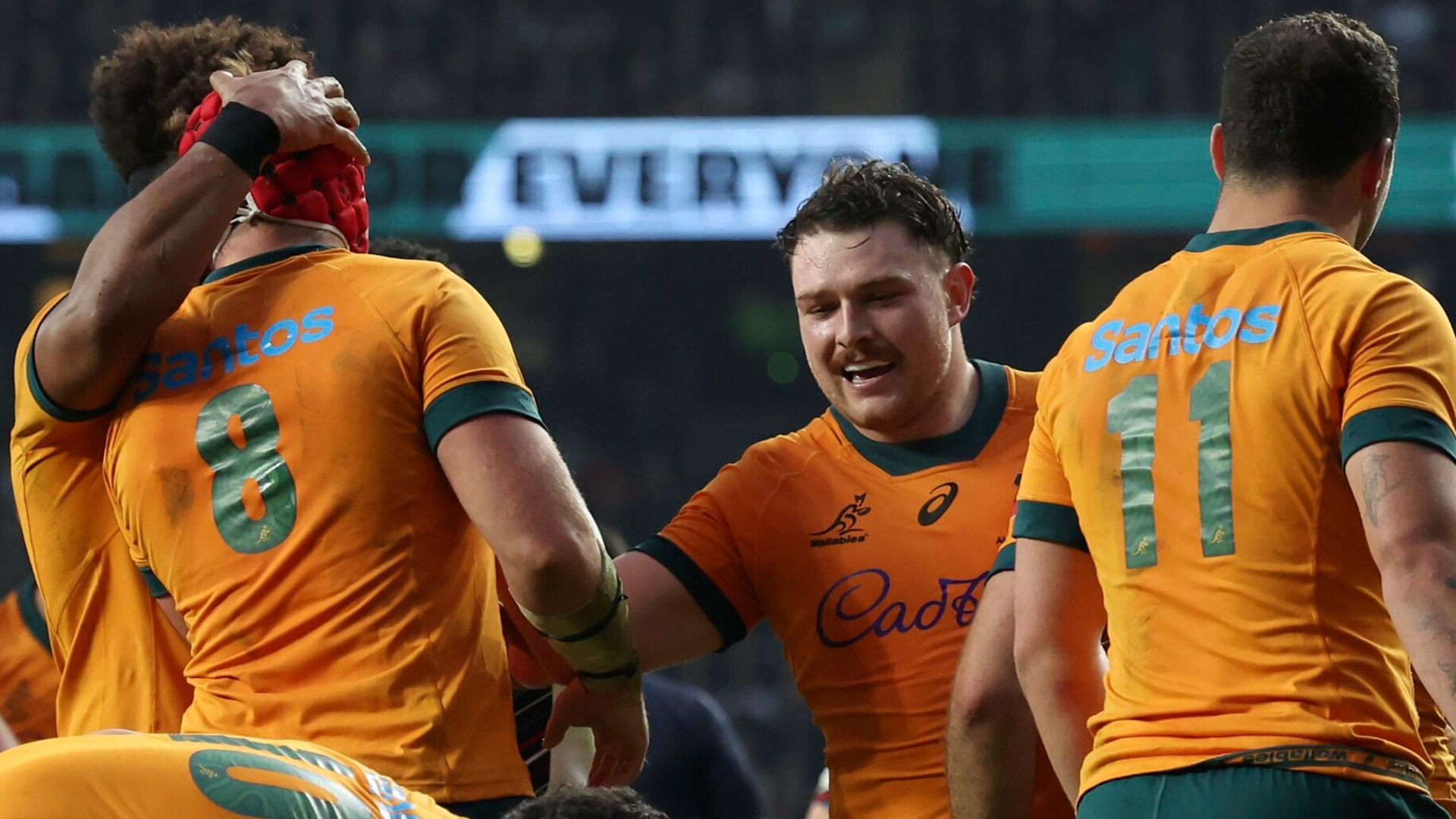 Australia stun England with last-gasp try in Twickenham thriller