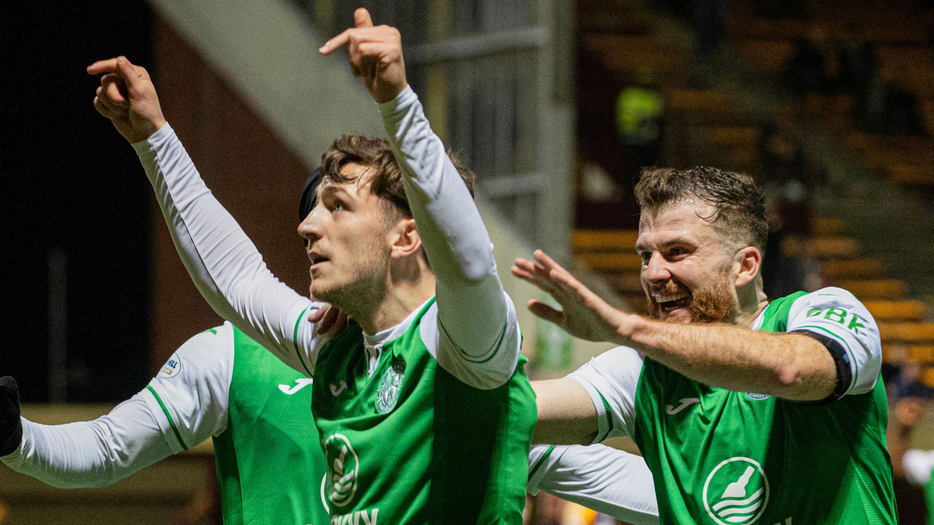 Hibs end winless run at Motherwell to move off bottom of Premiership