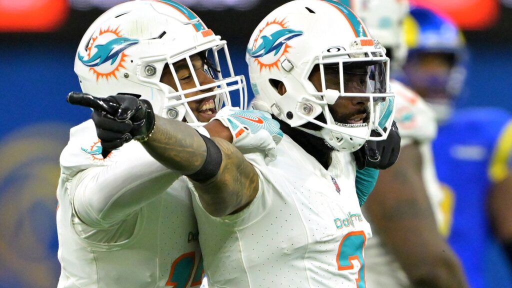 Dolphins end losing streak with hard-fought Rams win