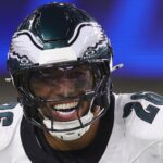 Barkley stars with huge touchdown runs as Eagles defeat Rams