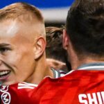 Aberdeen score four in second half to beat Dundee and go top