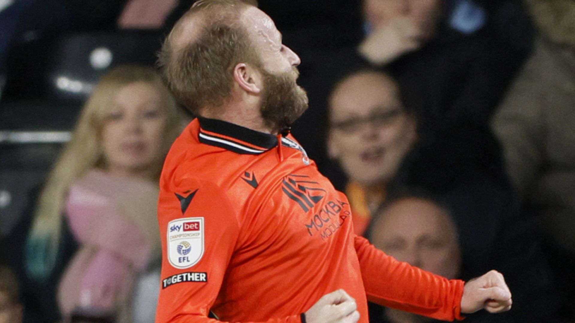 Last-gasp Lowe strike seals dramatic Sheffield Wednesday win at Derby