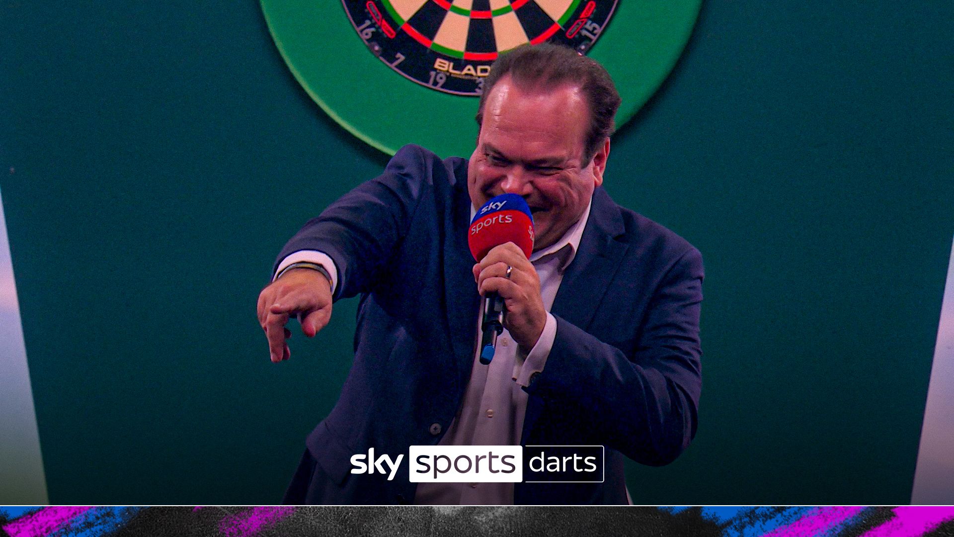 ‘We’re going to do it ANYWAY!’ | Barry from EastEnders sings for Ally Pally!