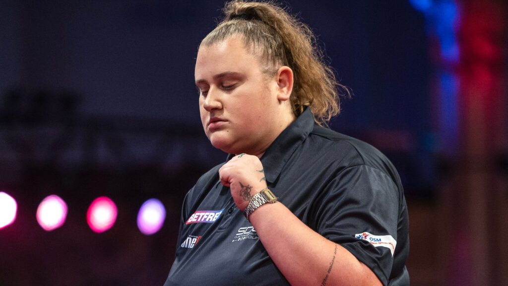 Greaves into women’s final as Lim rolls back years at Lakeside