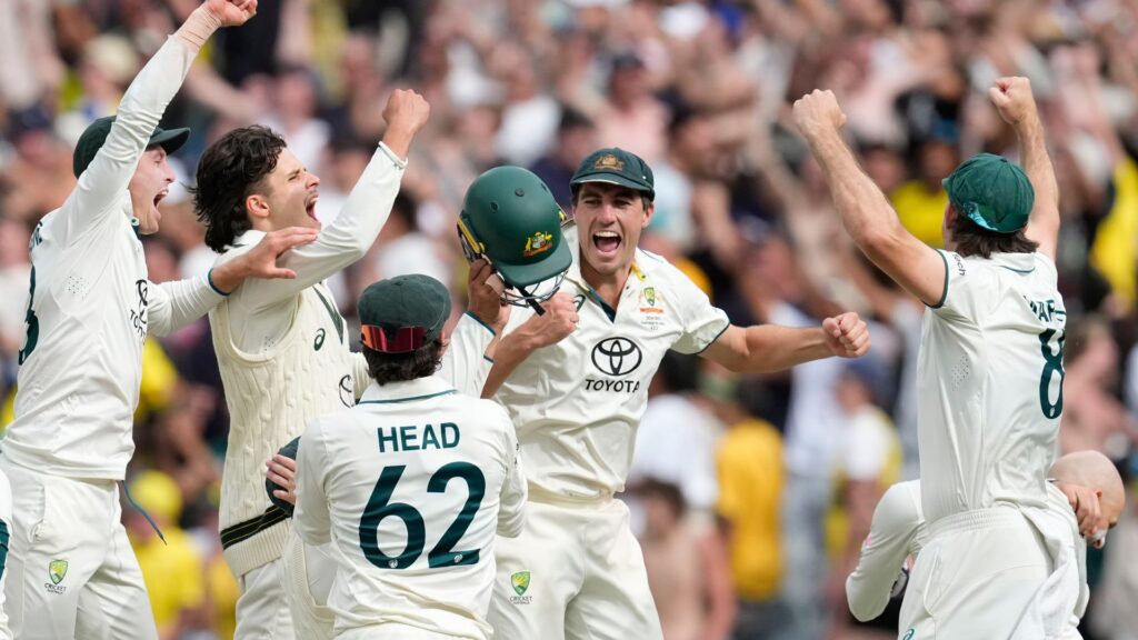 Australia beat India after flurry of wickets to take series lead