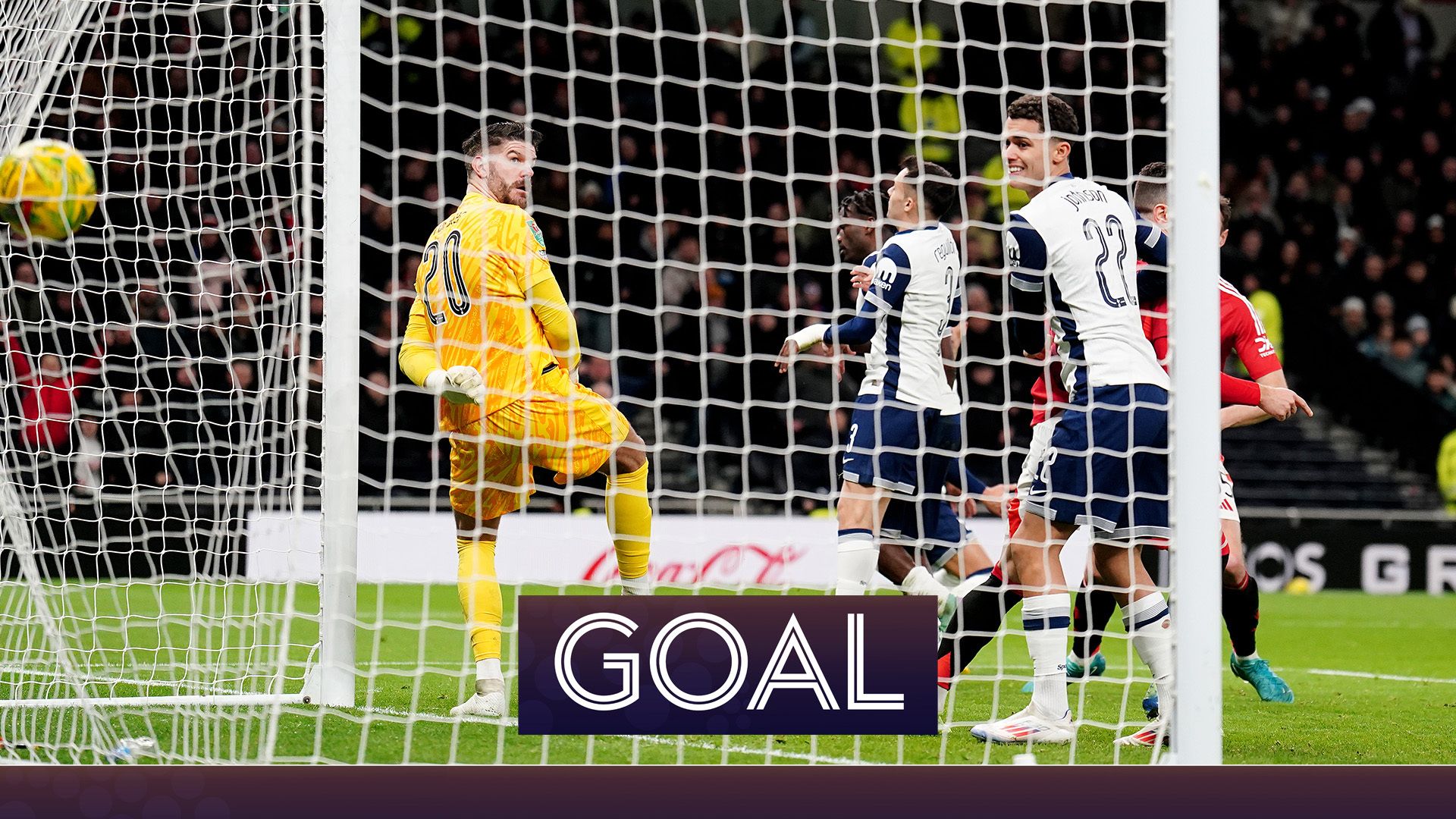 Evans’ glancing header makes it three for Man Utd!