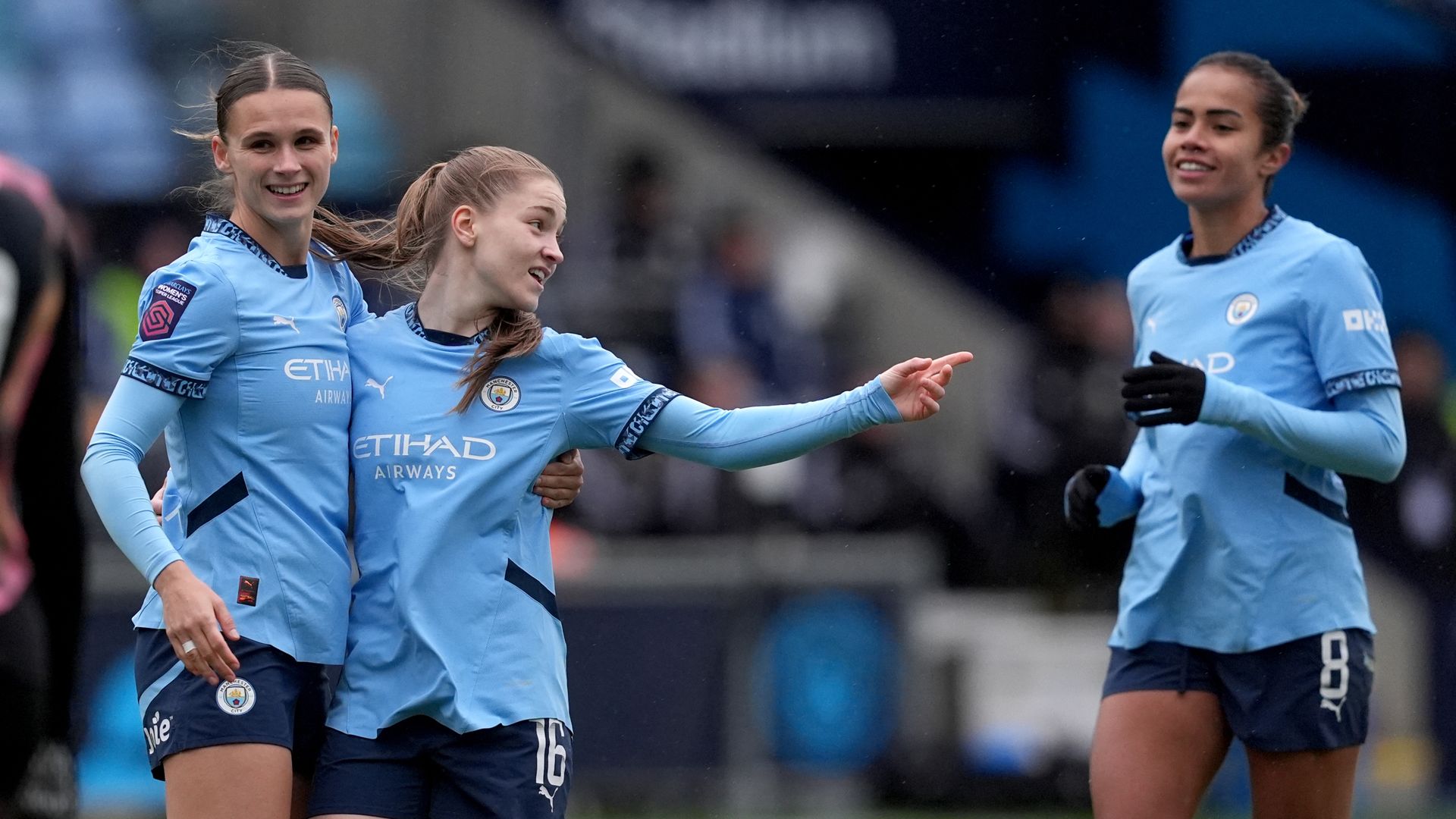 WSL LIVE! Man City thumping Leicester, Arsenal lead Aston Villa