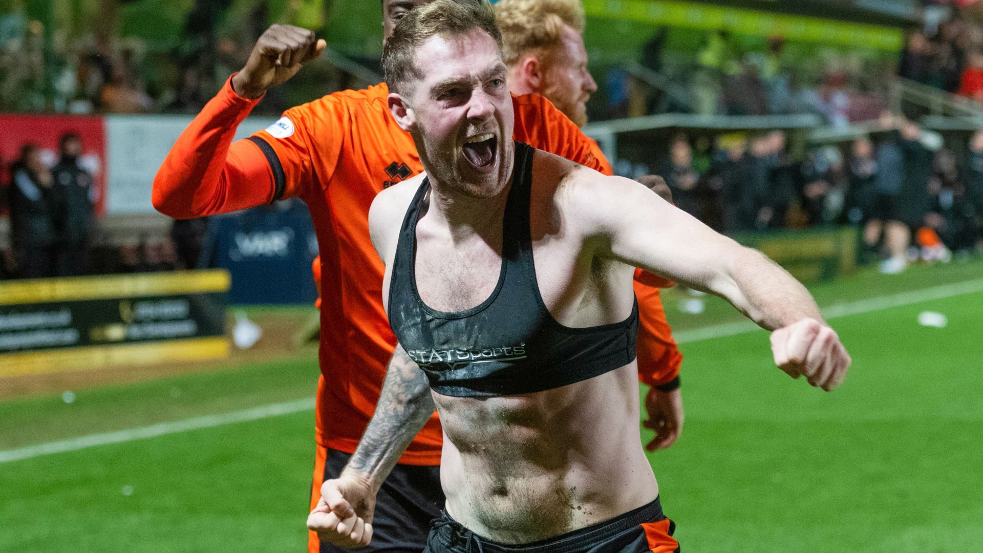 Holt heads last-gasp winner as Dundee United down Aberdeen