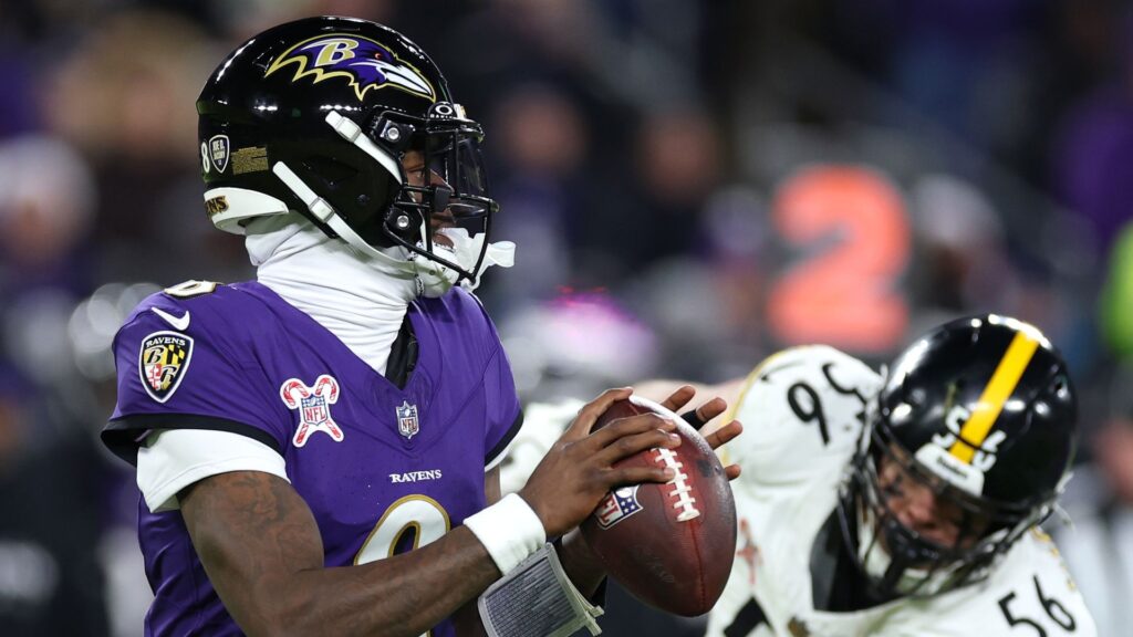 Jackson leads Ravens to playoff-clinching win over Steelers