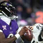 Jackson leads Ravens to playoff-clinching win over Steelers