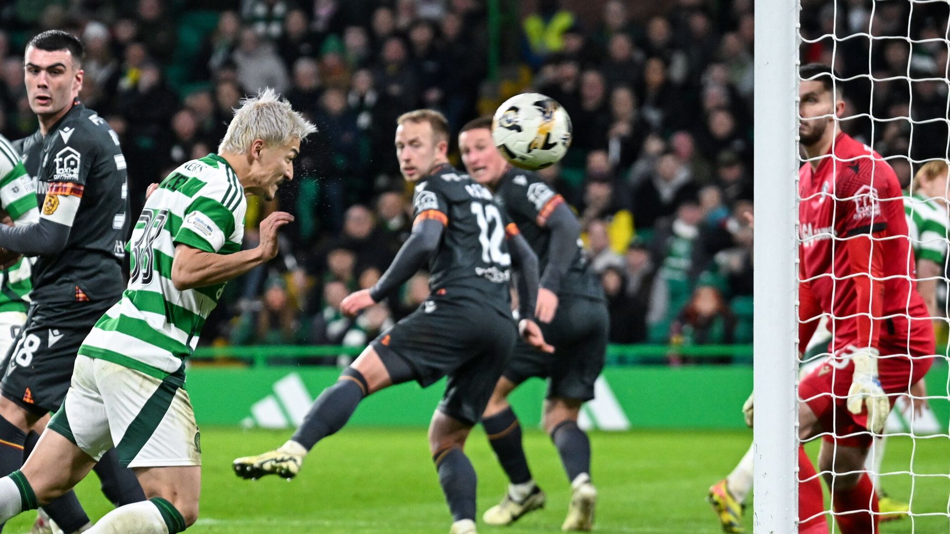 Celtic four up and comfortable vs Motherwell – Scottish Prem LIVE!