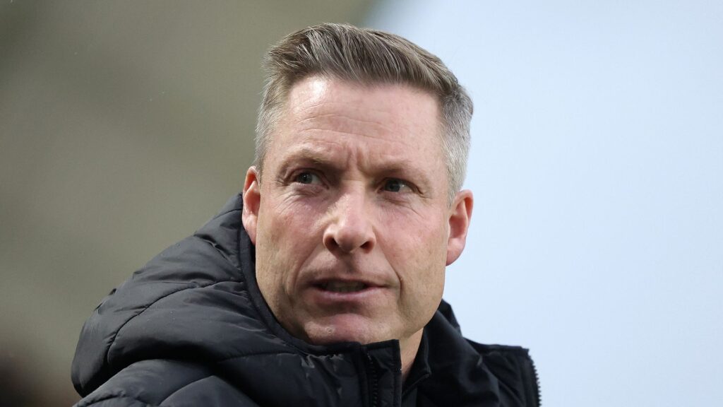 Harris to step down as Millwall head coach