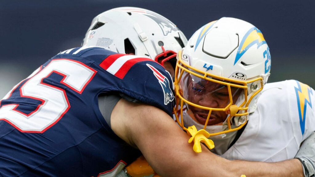 Chargers clinch playoff spot with 40-7 rout of Patriots