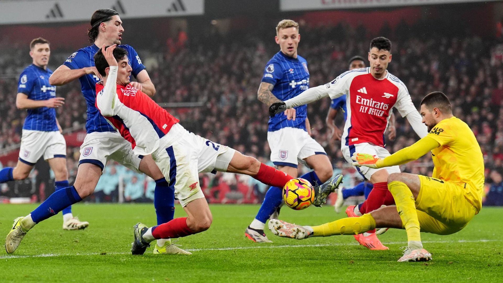 Arsenal go second with narrow win over Ipswich LIVE!