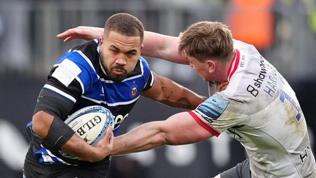 Bath inflict record defeat on Saracens; Leicester snatch draw vs Quins