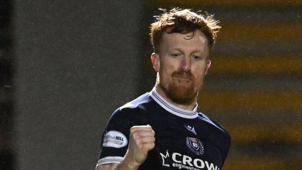 Murray double secures Dundee victory at St Mirren