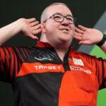 Bunting cruises into fourth round after Heta hits spectacular nine-darter