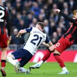 Spurs booed off as 10-player Fulham cling on for point