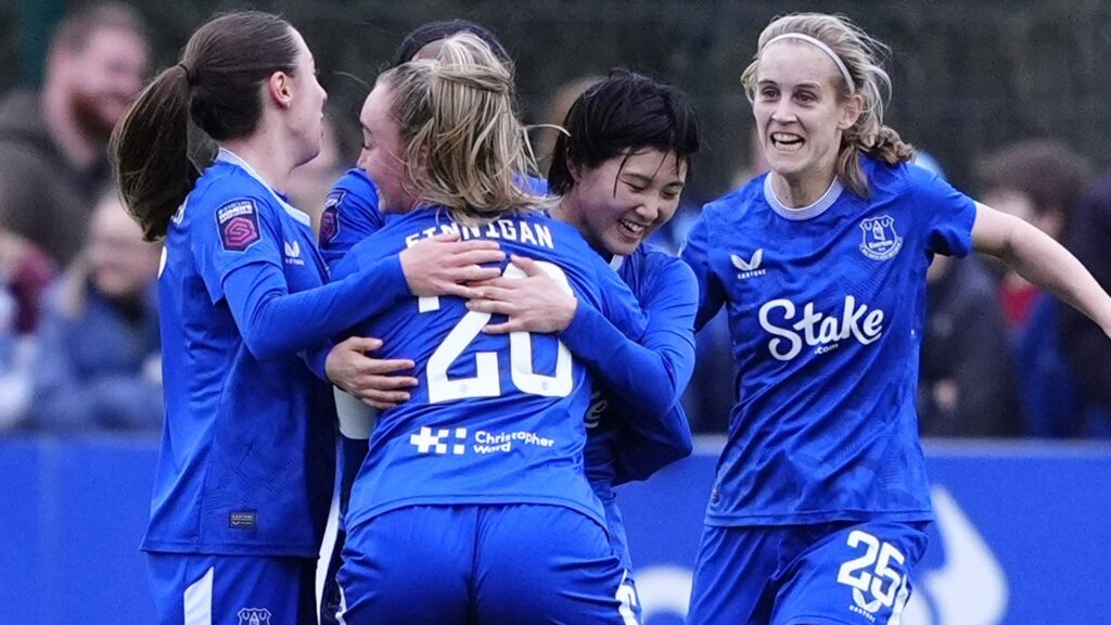 WSL: Shaky Man City trailing Everton LIVE!