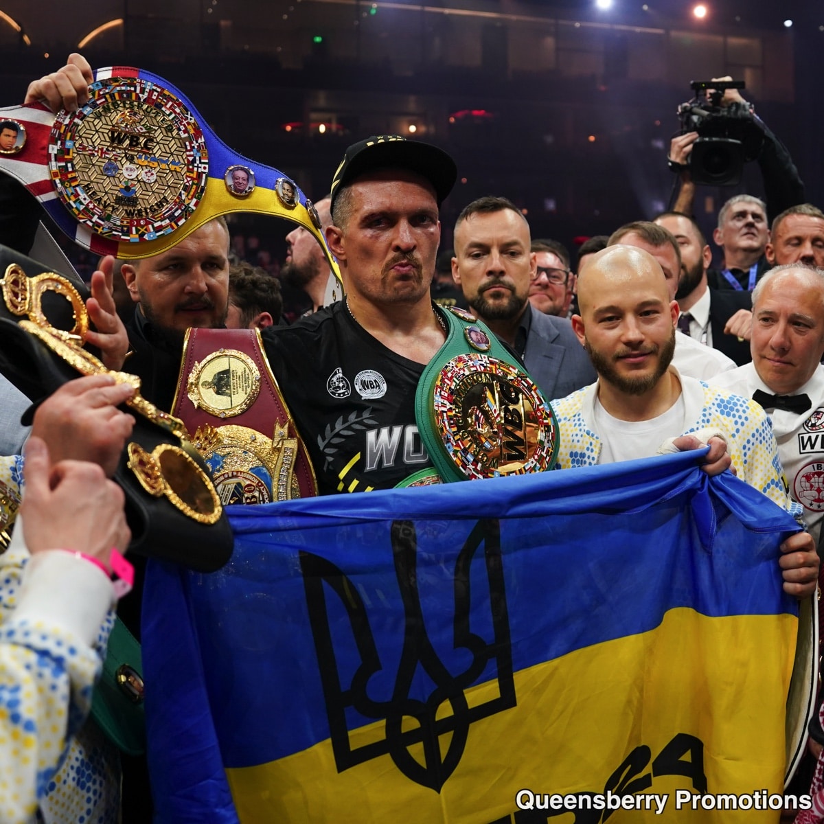 Usyk Shares Emotional Letter from Ukrainian Soldier Ahead of Fury Rematch