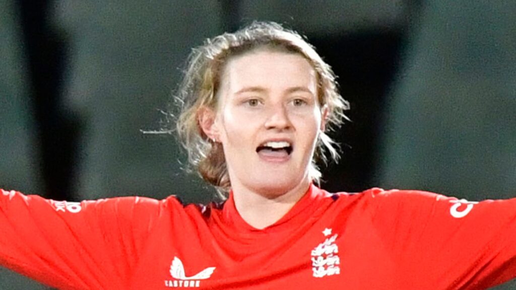 Women’s Ashes LIVE! Australia fight back vs England in second T20