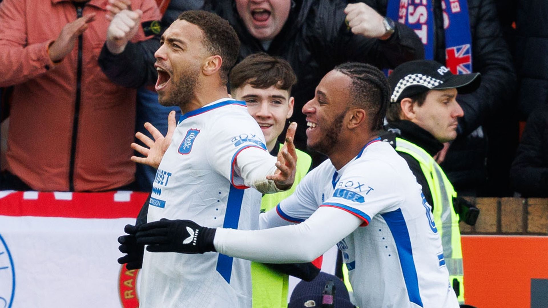 Rangers come from behind to end winless away run despite controversial red