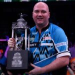 Cross holds off Bunting rally to win Dutch Darts Masters