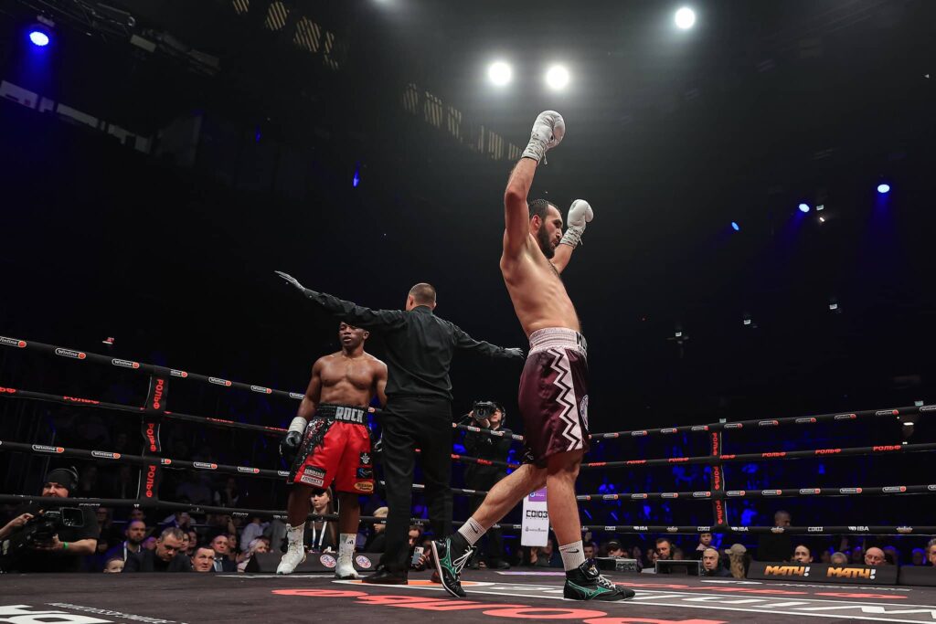 Boxing Results: Gadzhimagomedov Dominates Mchunu – Video Highlights